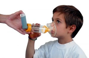Espaçador é essencial para menores de 5 anos no tratamento da crise de asma